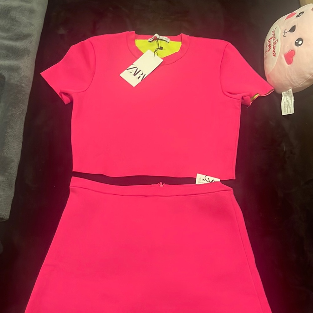 HOT PINK SKIRT AND SHIRT SET ABSOLUTELY AMAZING COLOR